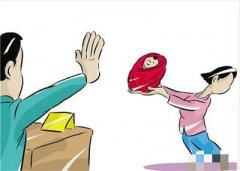 朋友圈一句“怎么不像我”，炸出一位接盘侠