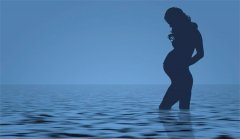 贫困女大学生怀孕了，却带着资助人去做亲子鉴定……